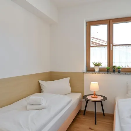 Apartament Mibba Din *